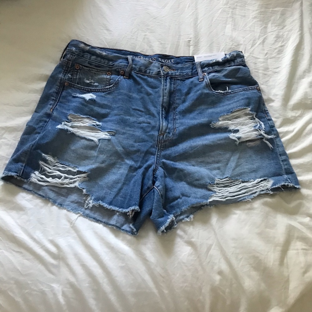 Women’s American Eagle ripped (mom) denim shorts
